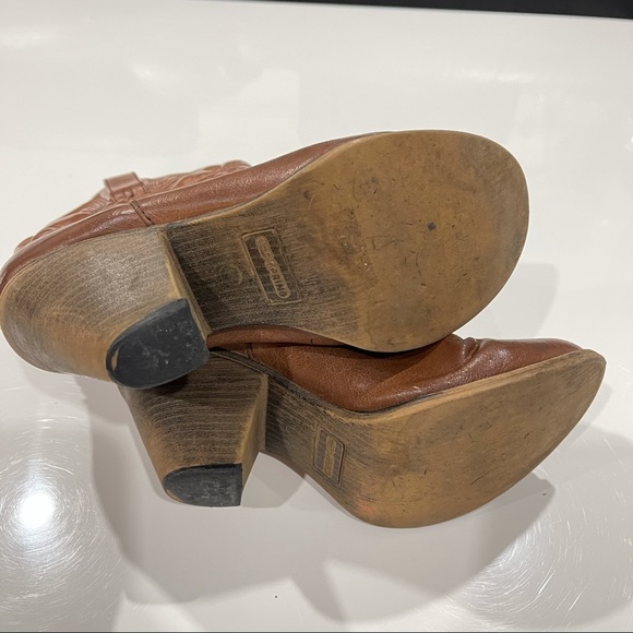 Autographed by Aaron Pritchett Cowboy Boots - Picture 4 of 5